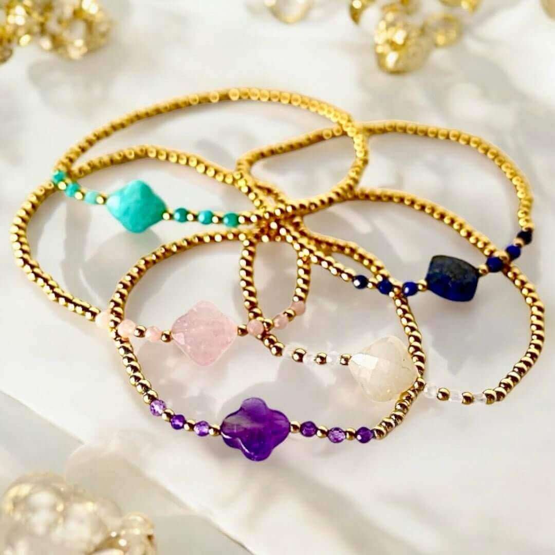 Zartes goldenes Armband mit Achat Blüte
