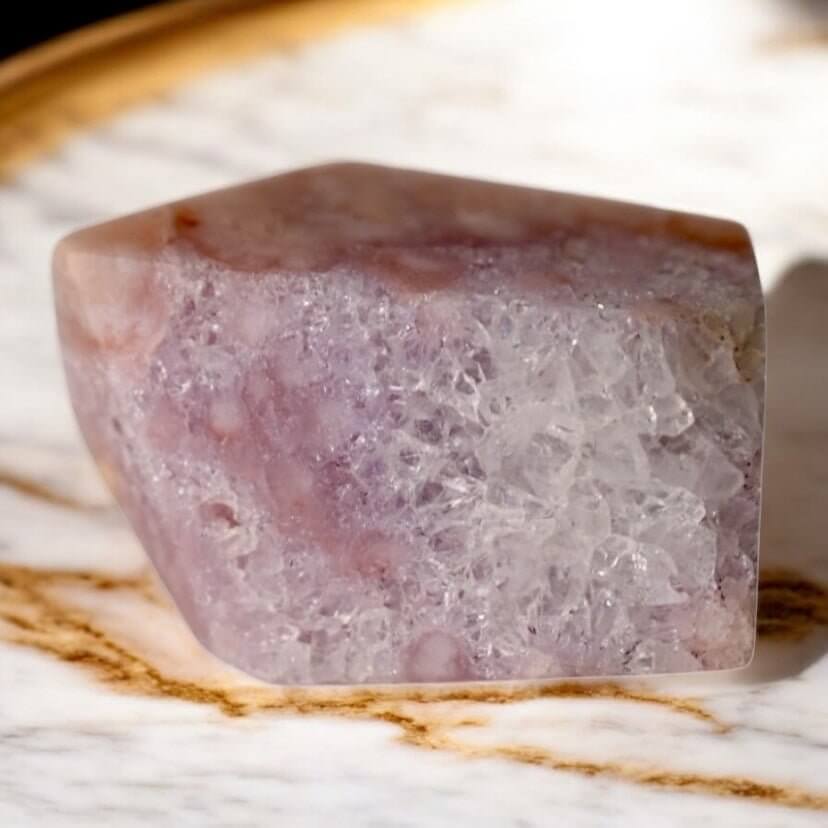 Rosa Amethyst Freiform – Stilvolles Edelsteinhighlight für positive Energie