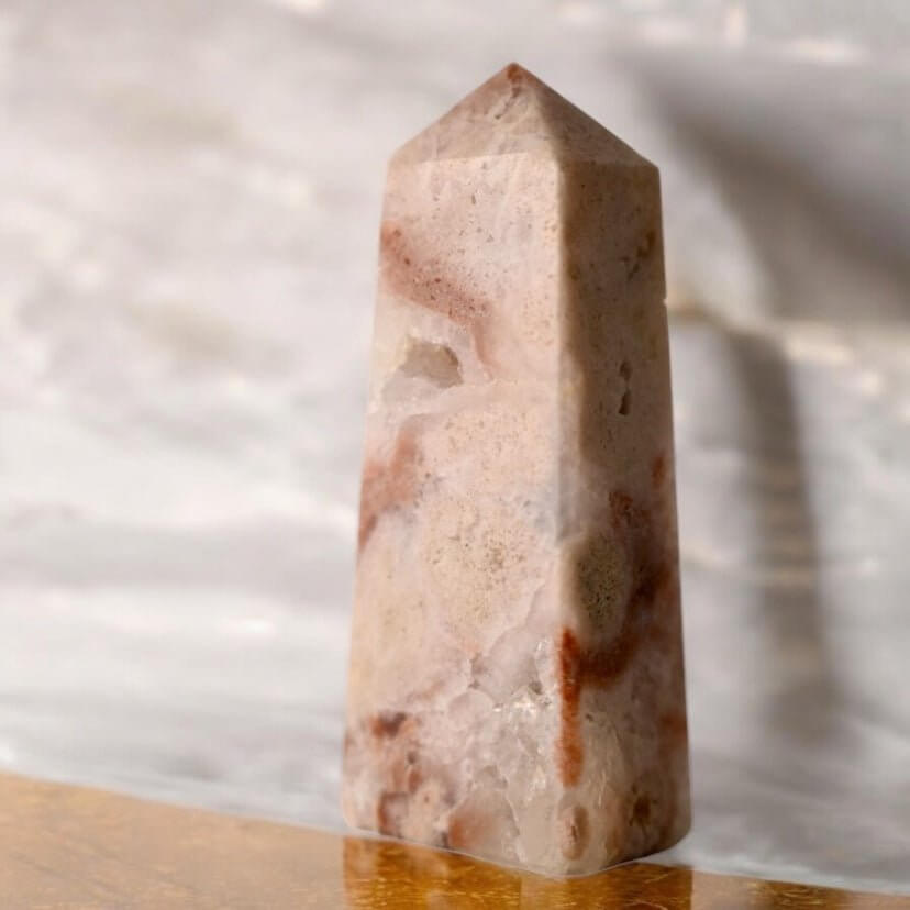 Rosa Amethyst Obelisk - funkelnde Schönheit für Zuhause