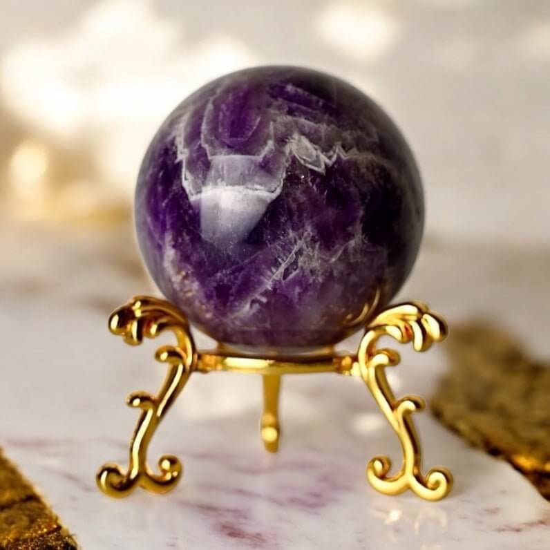 Amethyst Kugel – Tiefviolette Edelsteinkugel für Ruhe & Ausgeglichenheit