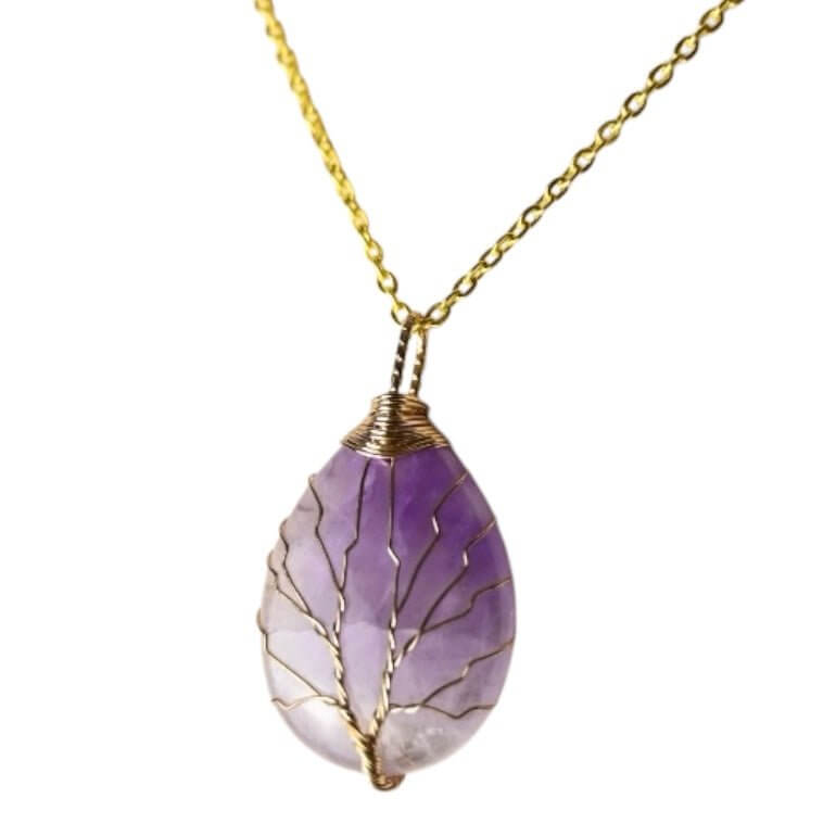 Goldene Halskette mit tropfenförmigen Amethyst