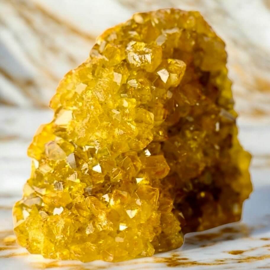 Gelbe Amethystdruse – Strahlender Kristall für Harmonie & Freude