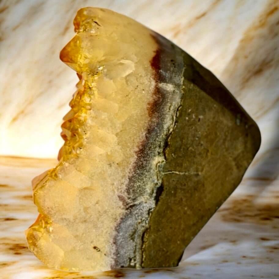 Leuchtende gelbe Amethystdruse – Glanzvolles Highlight für Wohnräume