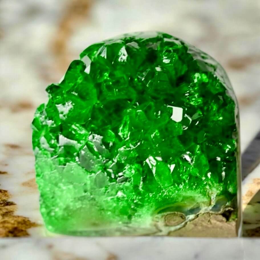 Glitzernde grüne Amethystdruse – Elegantes Highlight voller Farbe