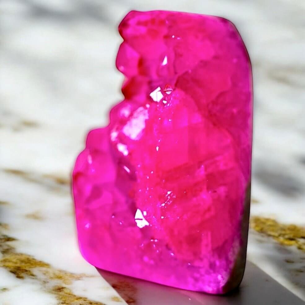 Faszinierende pinke Amethystdruse – Eleganz, Farbe und Funkeln vereint