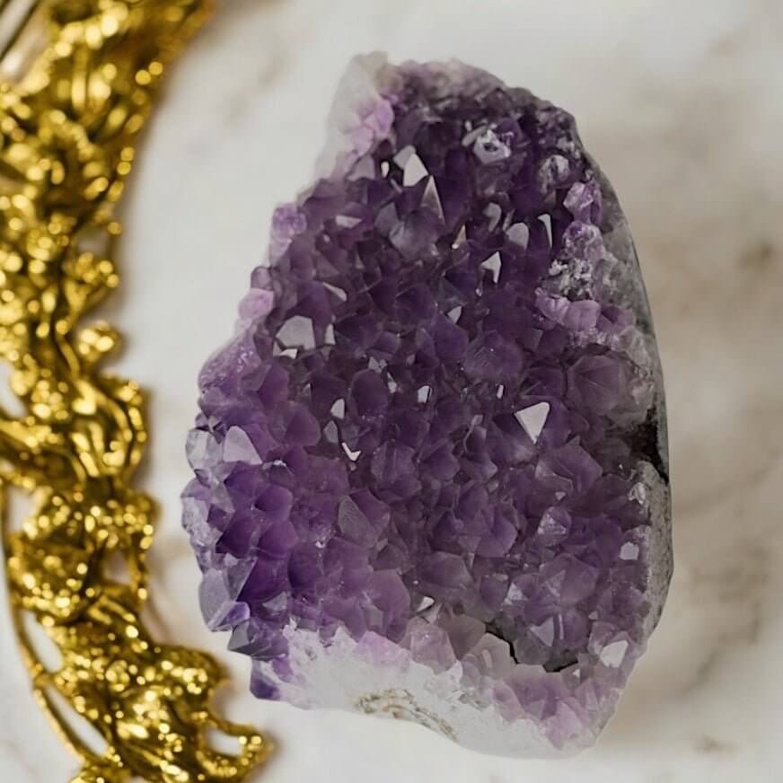 Amethystdruse dunkel – Mystische Energiequelle