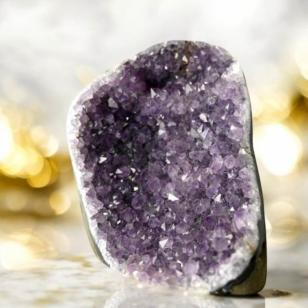 Amethystdruse mit funkelnden Spitzen – Lebendige Energie