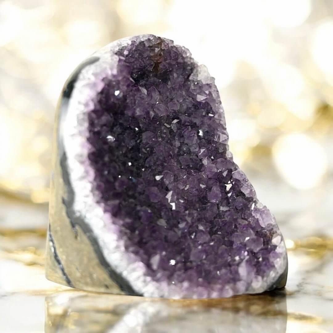 Amethystdruse mit funkelnden Spitzen – Lebendige Energie