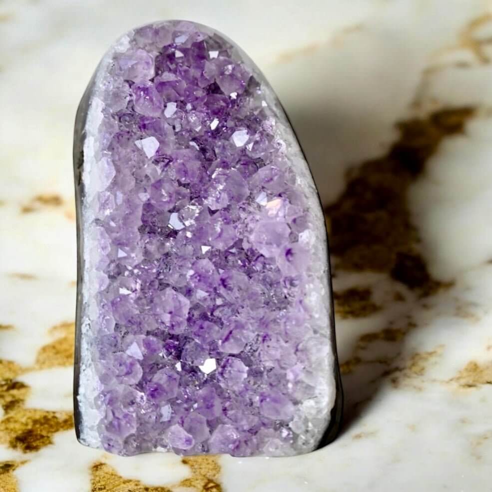 Amethystdruse mit sanftem Glanz – Harmonie & Ruhe