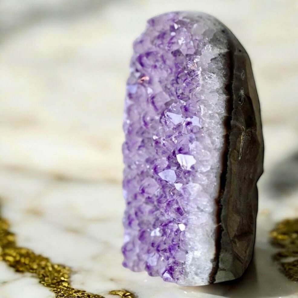 Amethystdruse mit sanftem Glanz – Harmonie & Ruhe