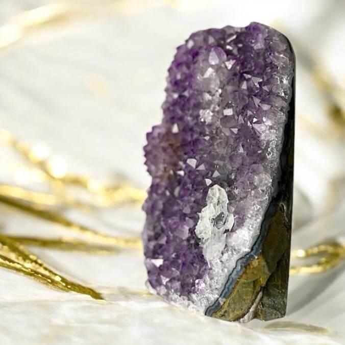 Amethystdruse roh & naturbelassen – Kraft aus der Erde