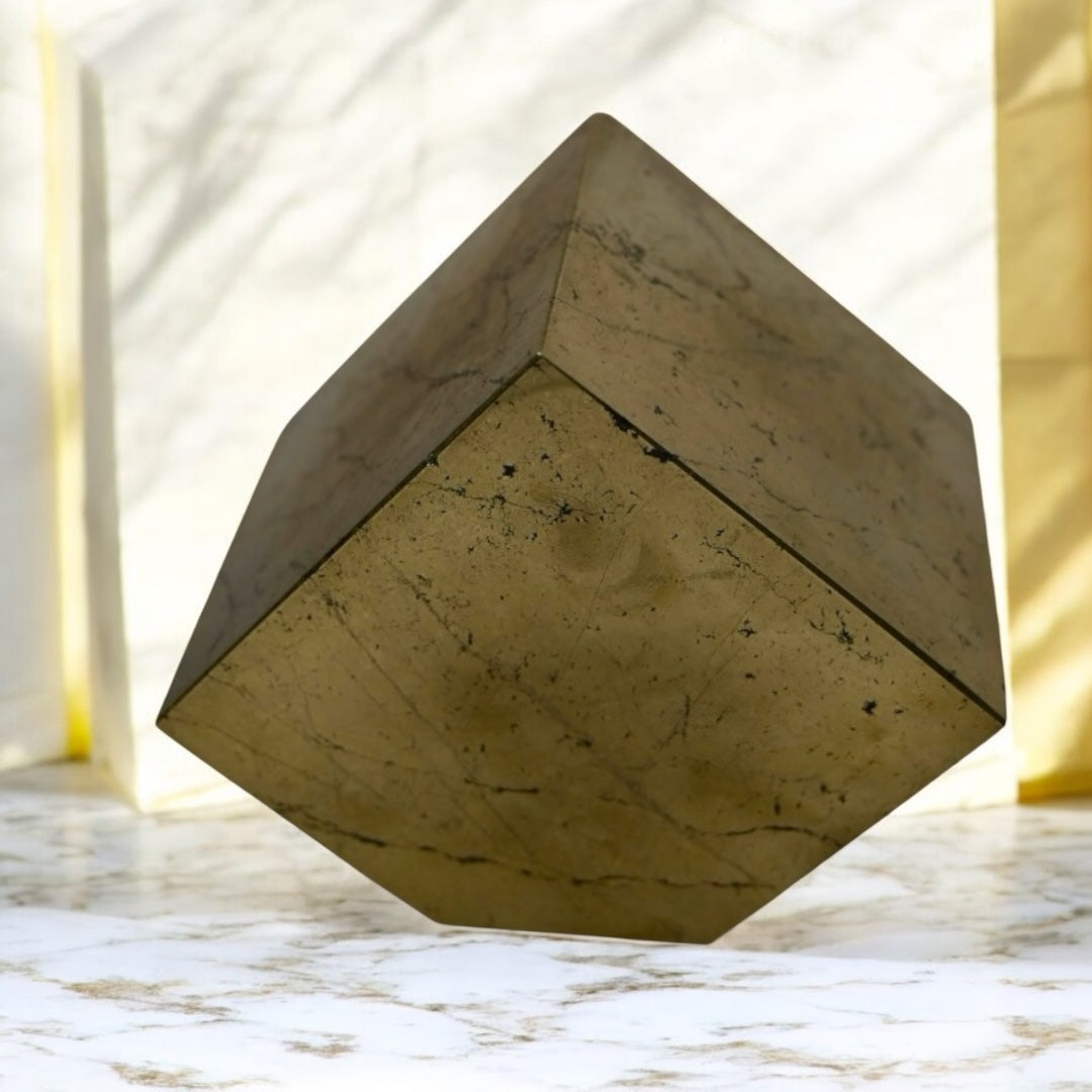 Großer Pyrit Würfel