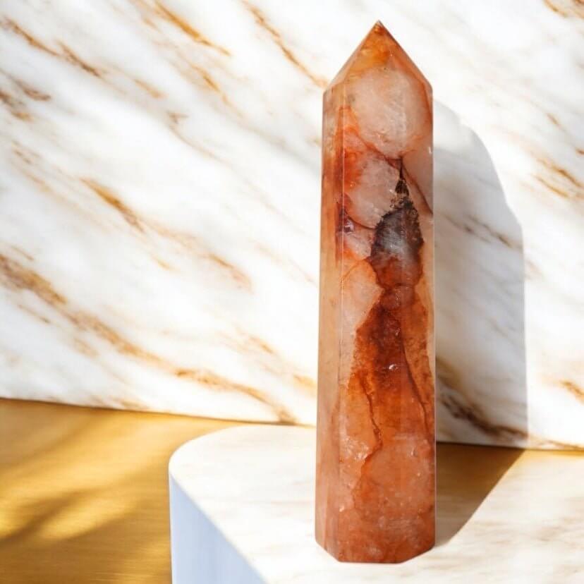 Feuerquarz-Obelisk – kraftvolles Highlight für Energie, Mut und innere Stärke
