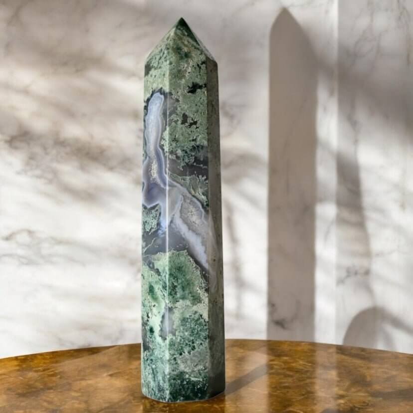 Moosachat-Obelisk – Grünes Kristallhighlight für Ausstrahlung und Balance