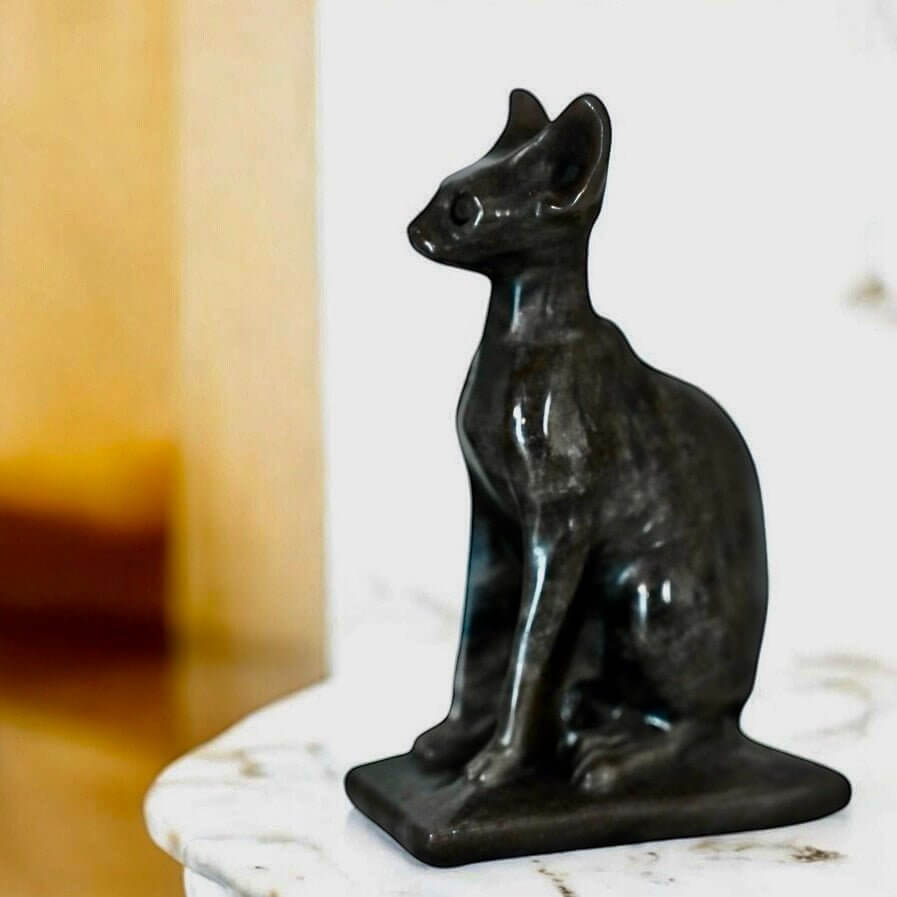 Silber-Obsidian Katze – Ausdrucksstarkes Kristallobjekt für Wohnakzente