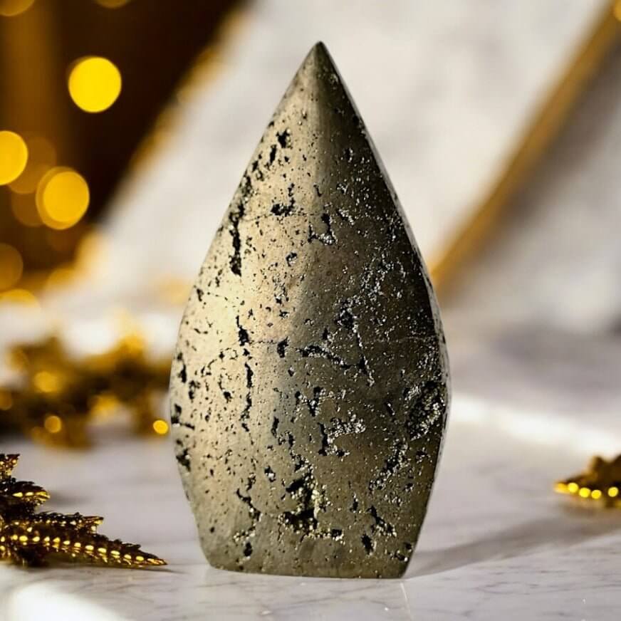 Pyrit Flamme – Strahlendes Kristallobjekt mit metallischem Glanz