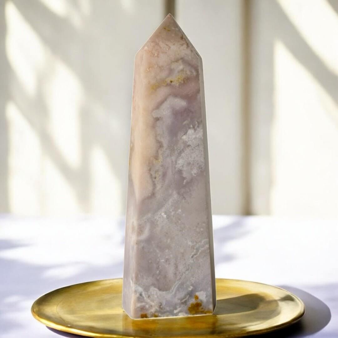 Rosa Amethyst Obelisk - Kraftvolles Highlight in sanften Tönen
