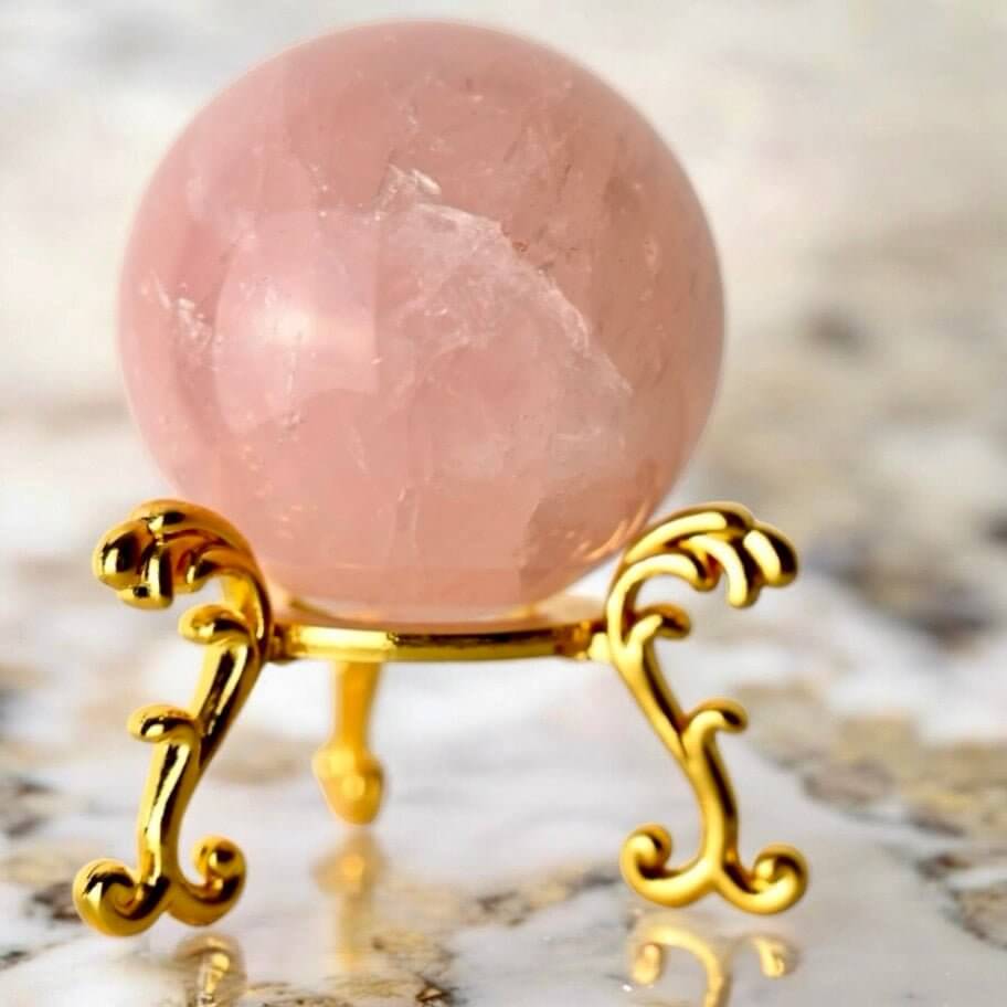 Rosenquarz Kugel – zarte rosa Schwingungen für Wohlbefinden