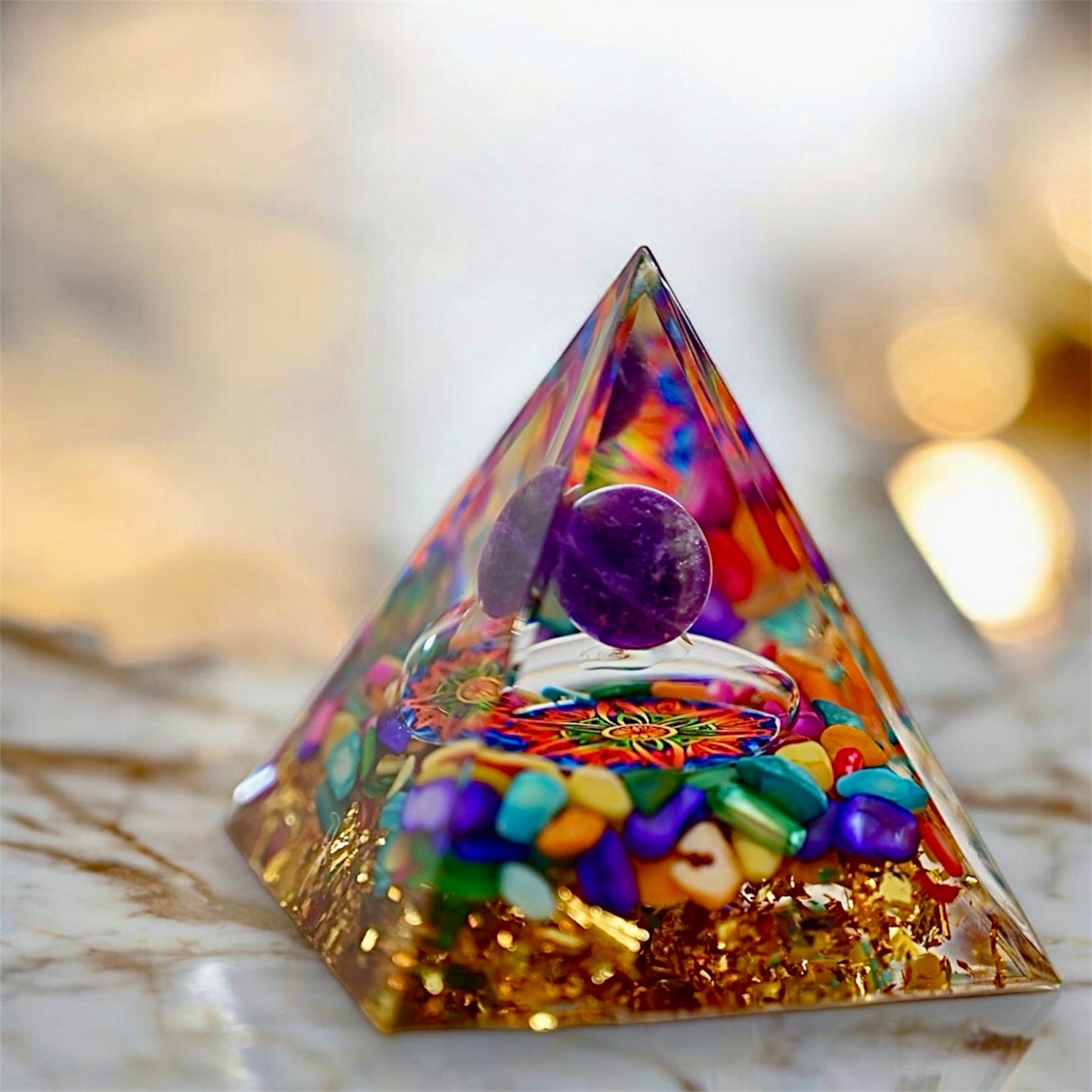 Bunte Muschelschalen Orgonit Pyramide - CrystalScents