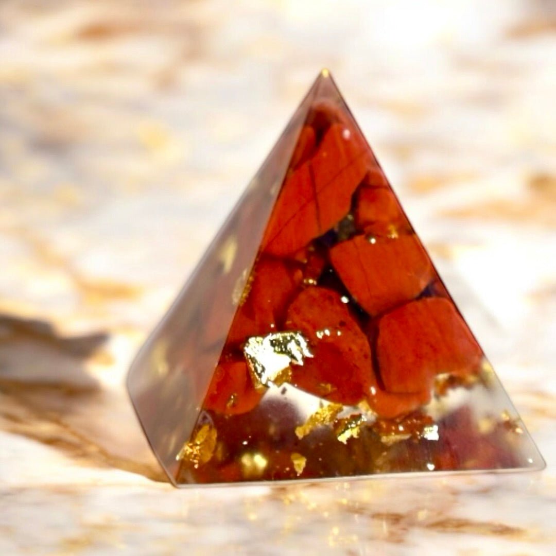 Edelstein Pyramide Roter Jaspis - CrystalScents