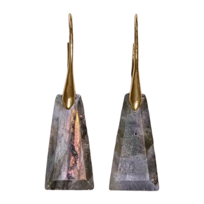 Elegante goldene Ohrringe mit geschliffenem Labradorit - CrystalScents