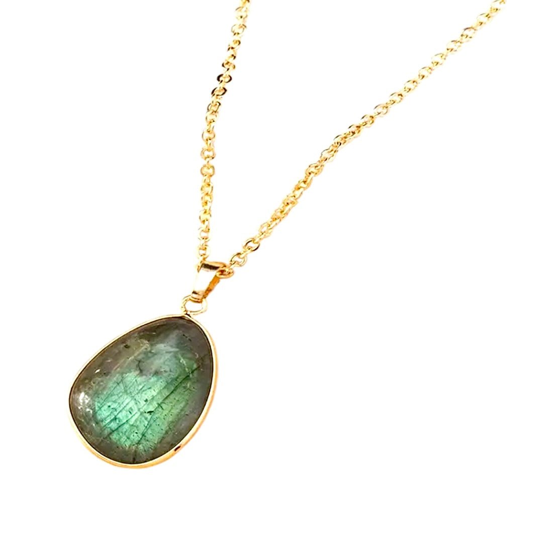 Elegante Goldkette mit Labradorit Anhänger - CrystalScents