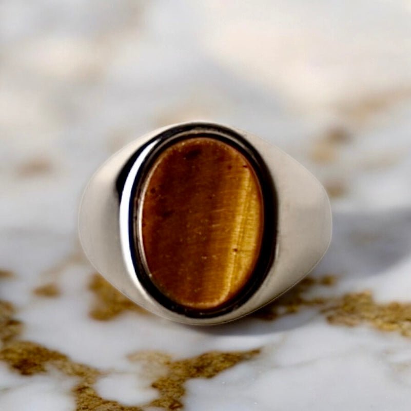 Eleganter silberner Ring mit ovalem Tigerauge - CrystalScents
