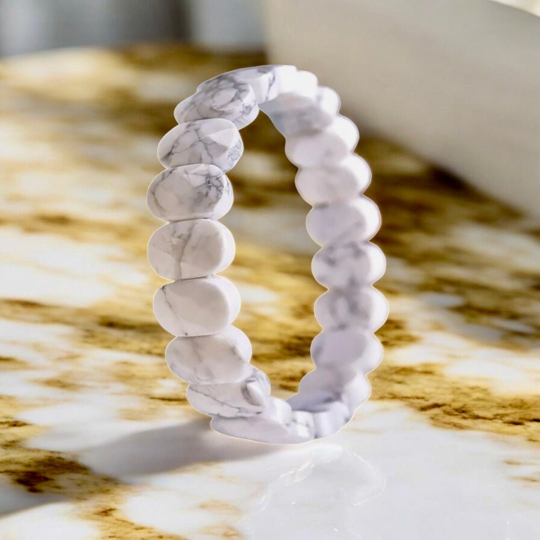 Facettiertes Howlit Armband - CrystalScents