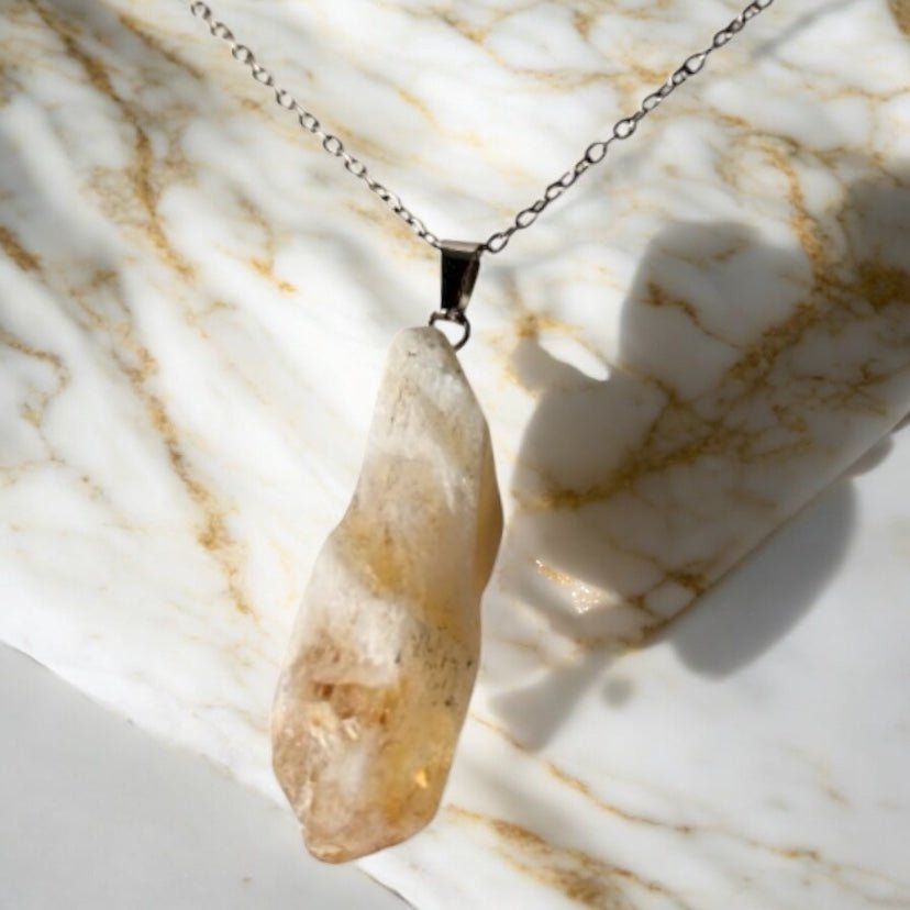 Feine silberne Kette mit Citrin - Rohstein - CrystalScents