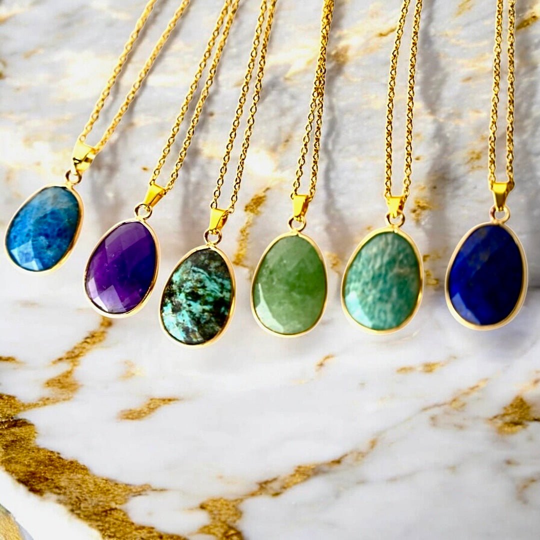 Goldene Kette mit facettiertem Sodalit - Anhänger - CrystalScents