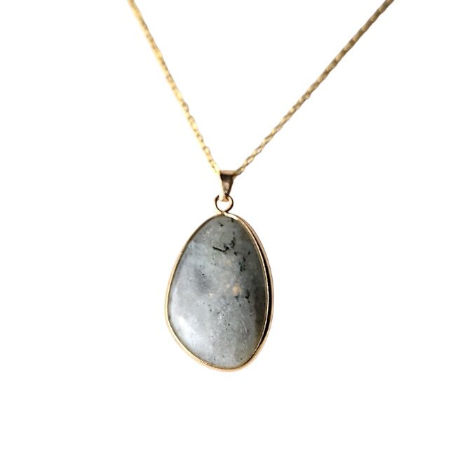 Goldene Kette mit Labradorit - Anhänger - CrystalScents