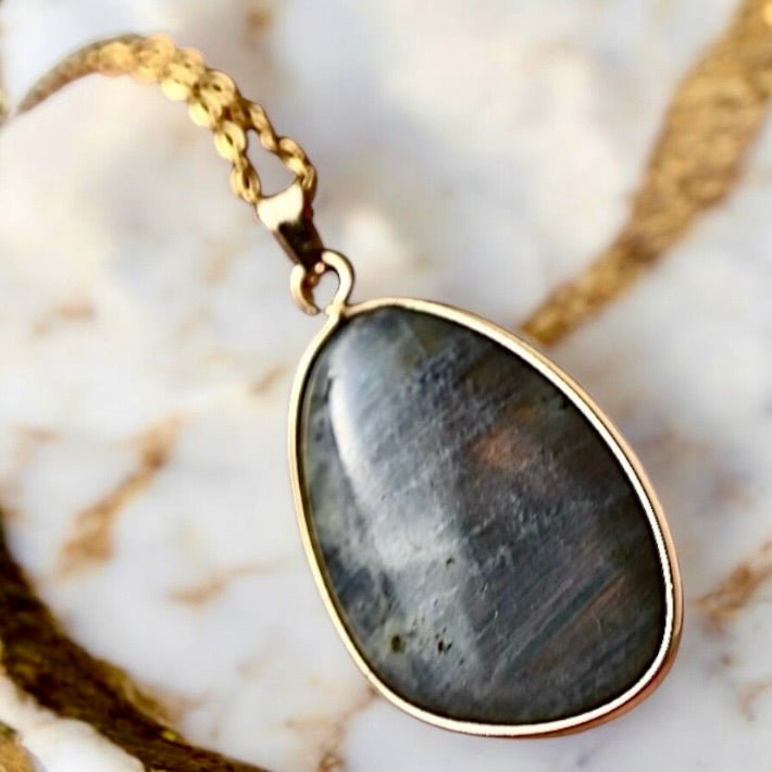 Goldene Kette mit Labradorit - Anhänger - CrystalScents
