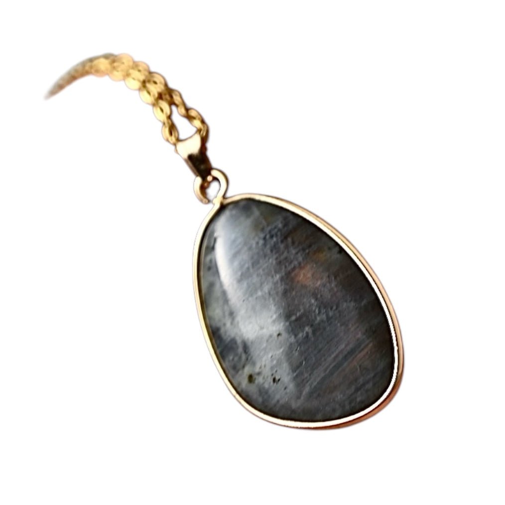 Goldene Kette mit Labradorit - Anhänger - CrystalScents