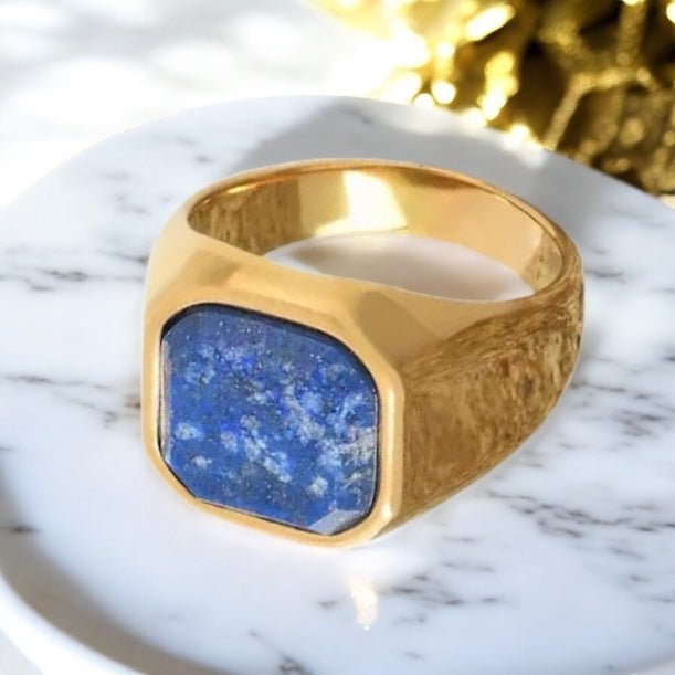Goldener Ring mit quadratischem Lapislazuli - CrystalScents