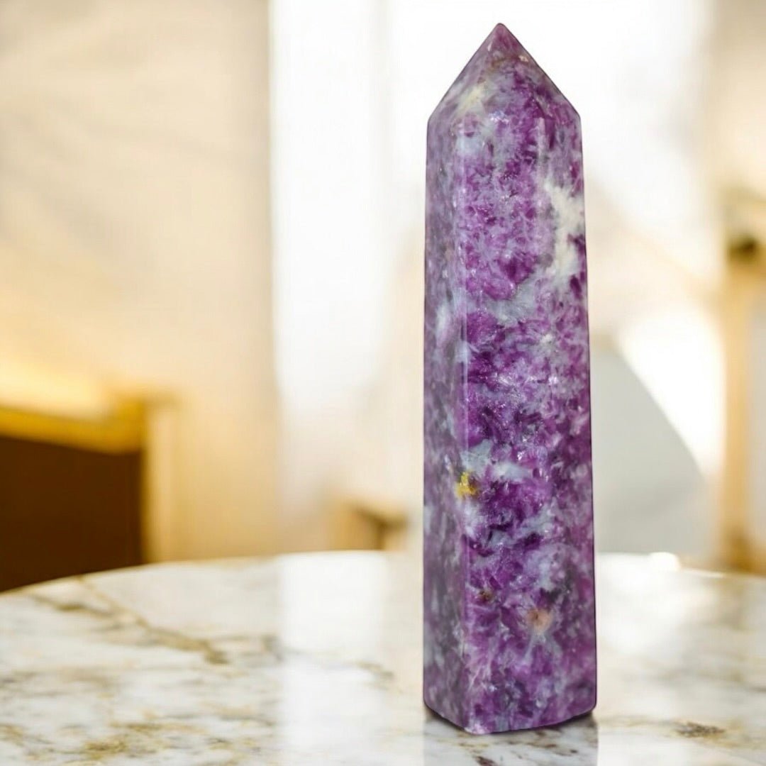 Großer Lepidolith Obelisk - CrystalScents