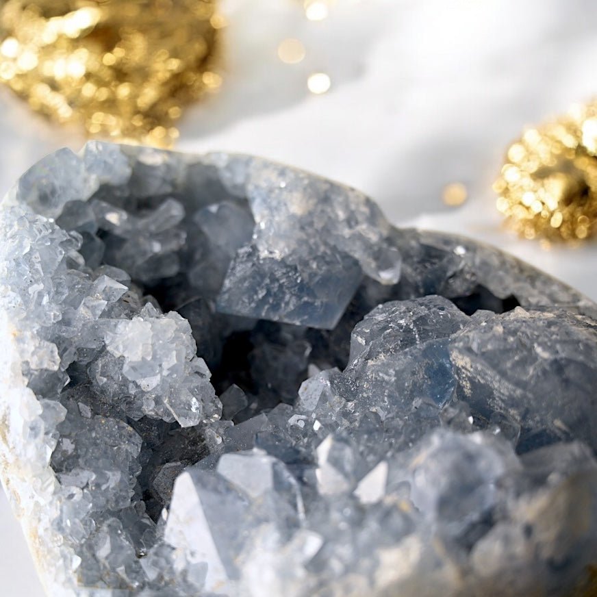 Himmelblauer Celestit - Kristallcluster Herz - CrystalScents