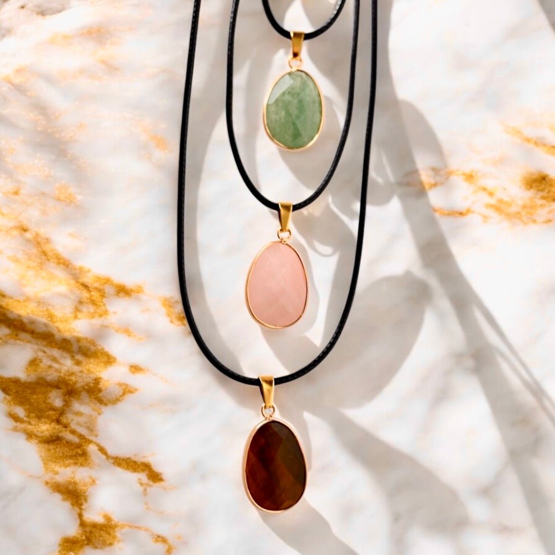 Kette mit facettiertem Labradorit - Anhänger - CrystalScents