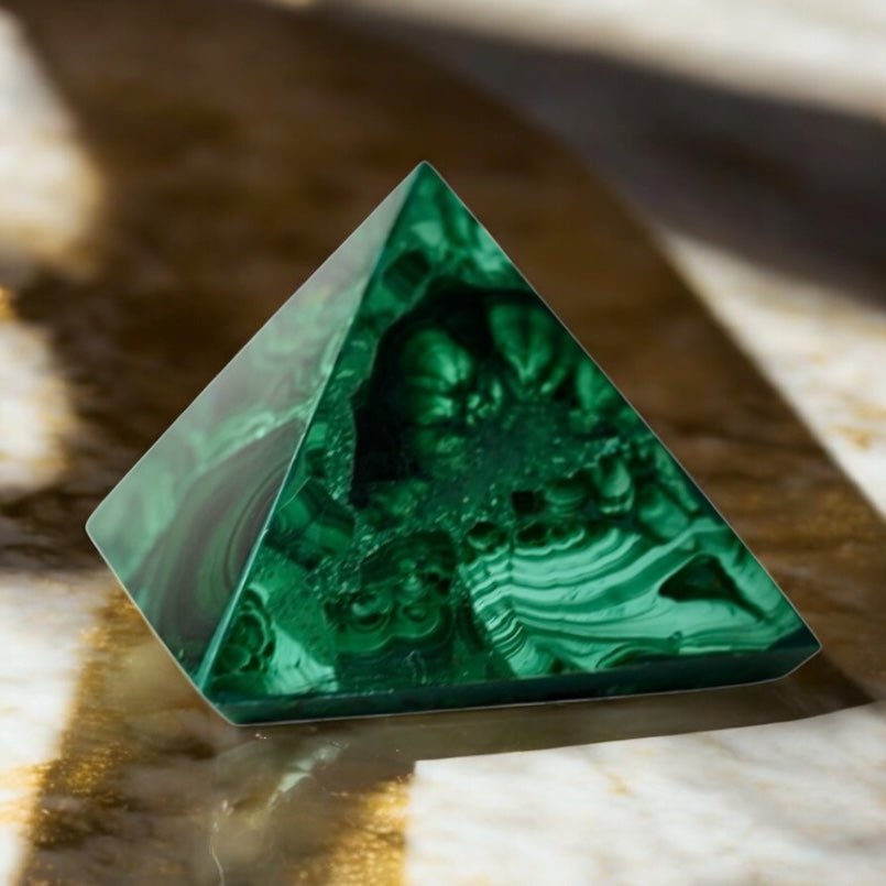 Malachit Pyramide - CrystalScents