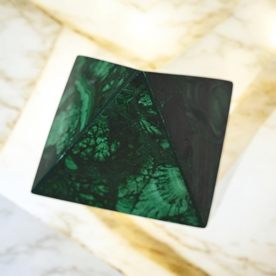 Malachit Pyramide - CrystalScents
