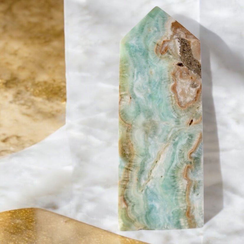 Naturblauer Aragonit Obelisk - CrystalScents