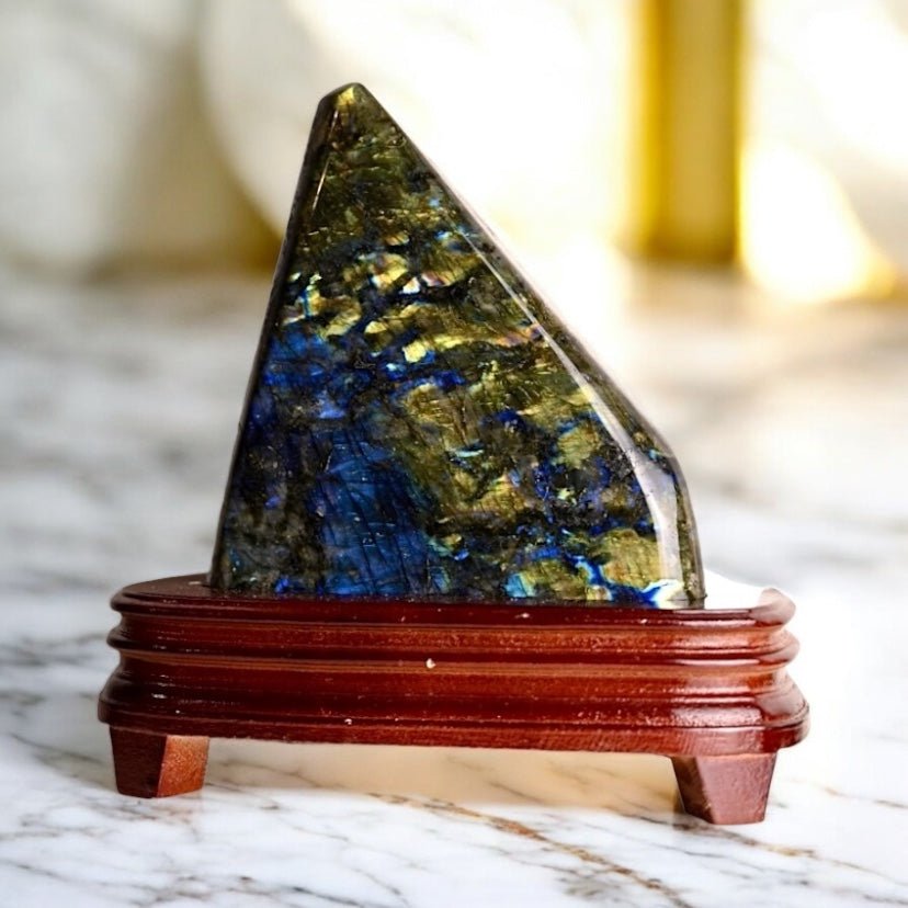 Riesige Labradorit Freiform mit Ständer - CrystalScents