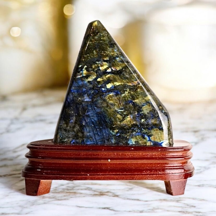 Riesige Labradorit Freiform mit Ständer - CrystalScents