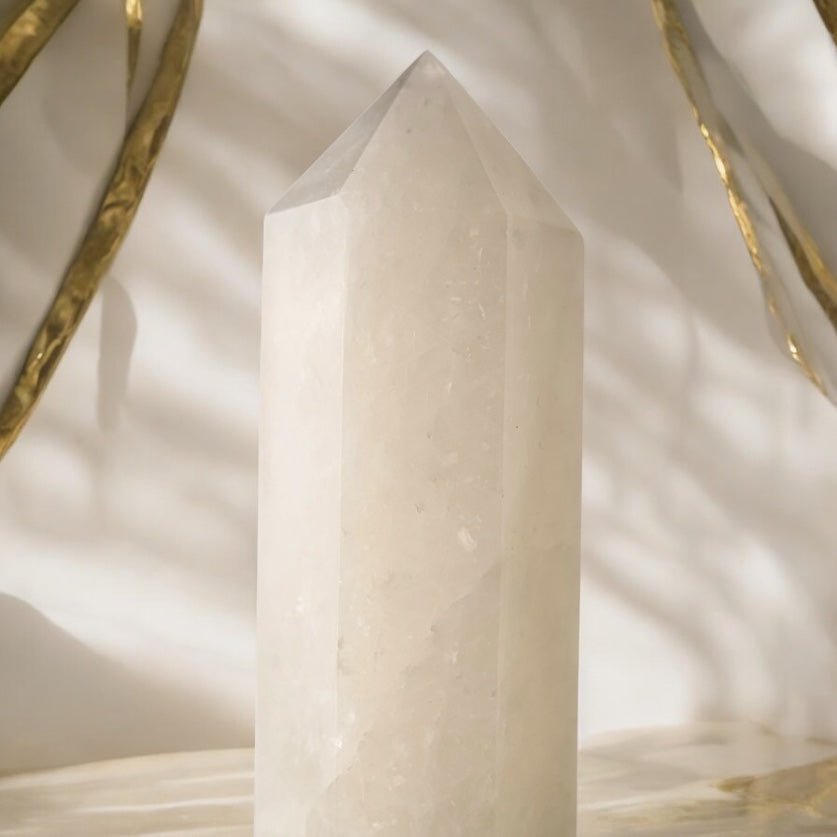 Riesiger Bergkristall Obelisk - CrystalScents