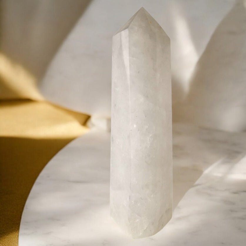 Riesiger Bergkristall Obelisk - CrystalScents