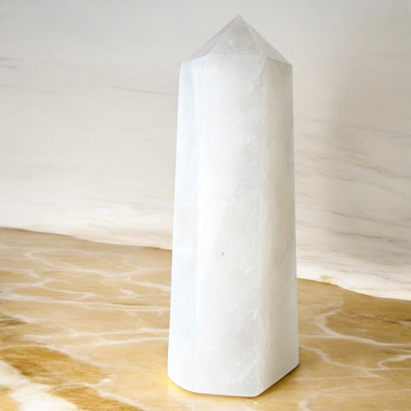 Riesiger Bergkristall Obelisk - CrystalScents