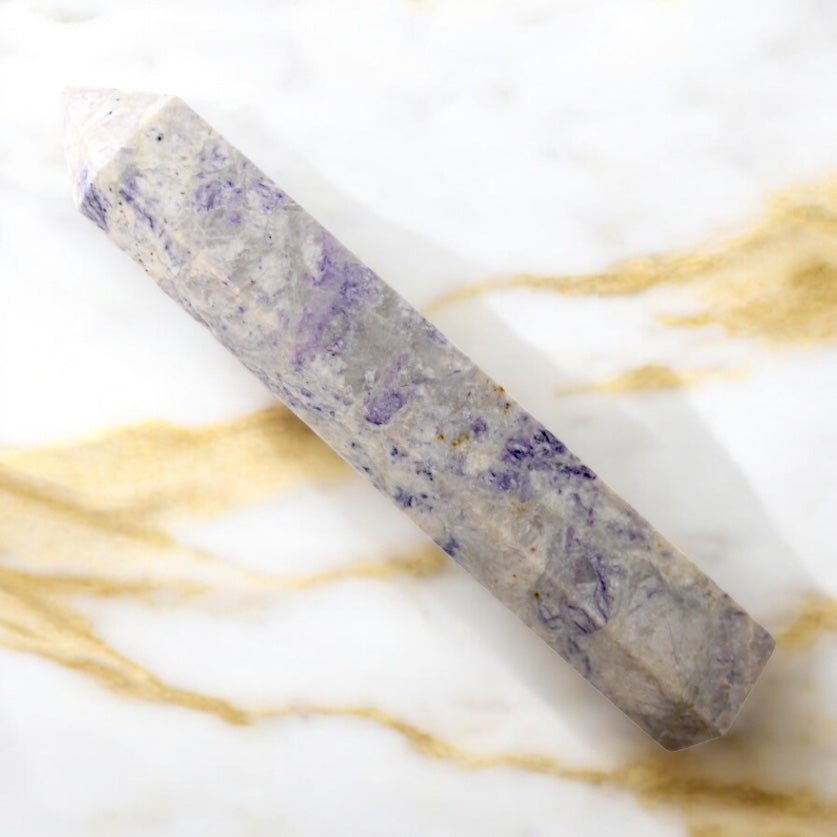 Riesiger Charoit Obelisk - CrystalScents