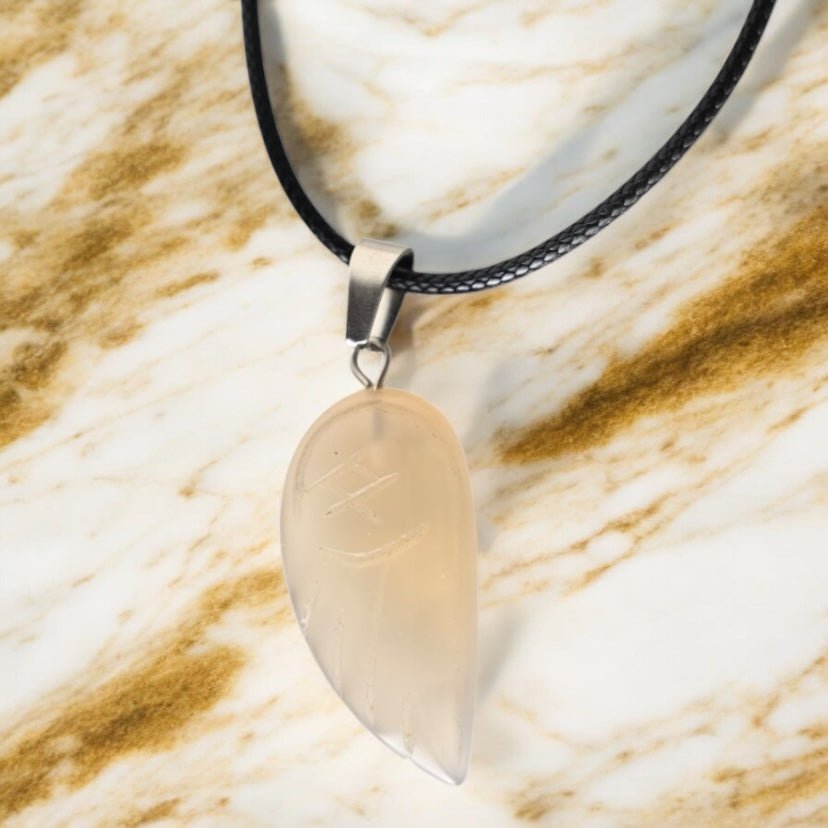 Schwarze Halskette mit Achat Flügel - CrystalScents