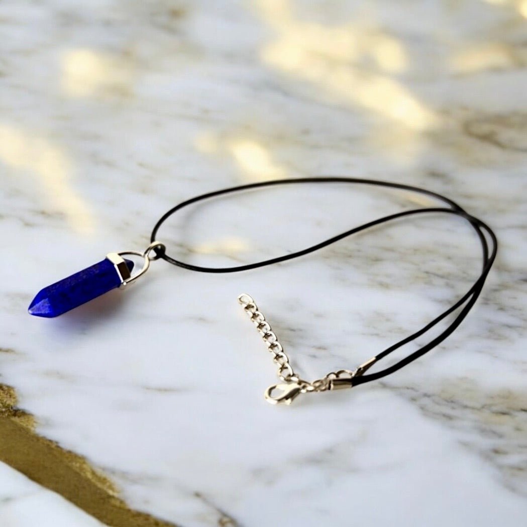 Schwarze Halskette mit Lapislazuli Doppelender - CrystalScents