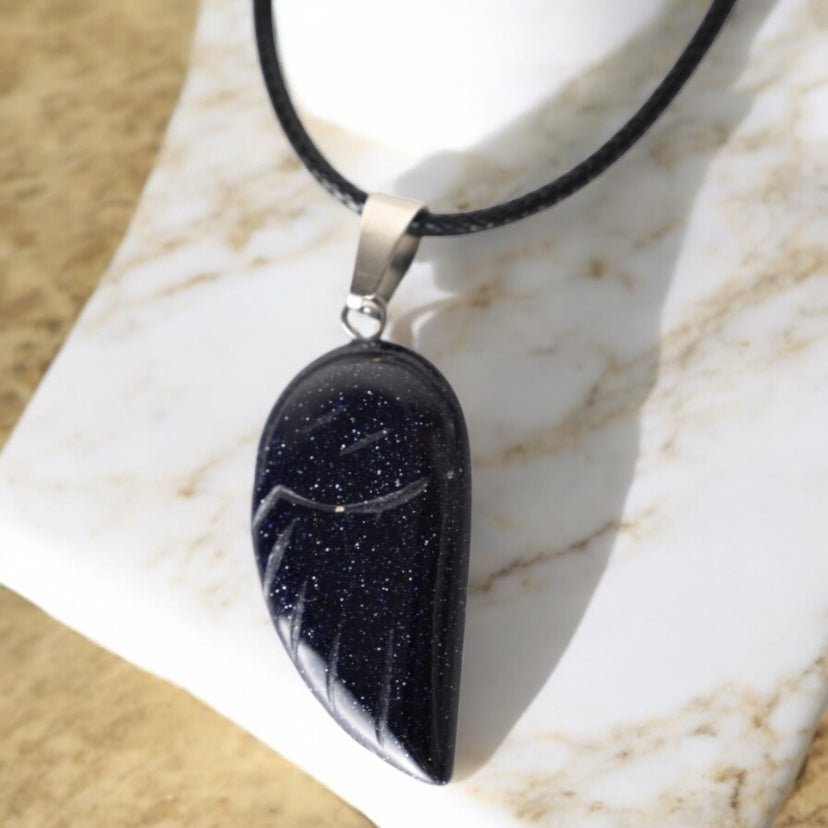 Schwarze Halskette mit Obsidian Flügel - CrystalScents