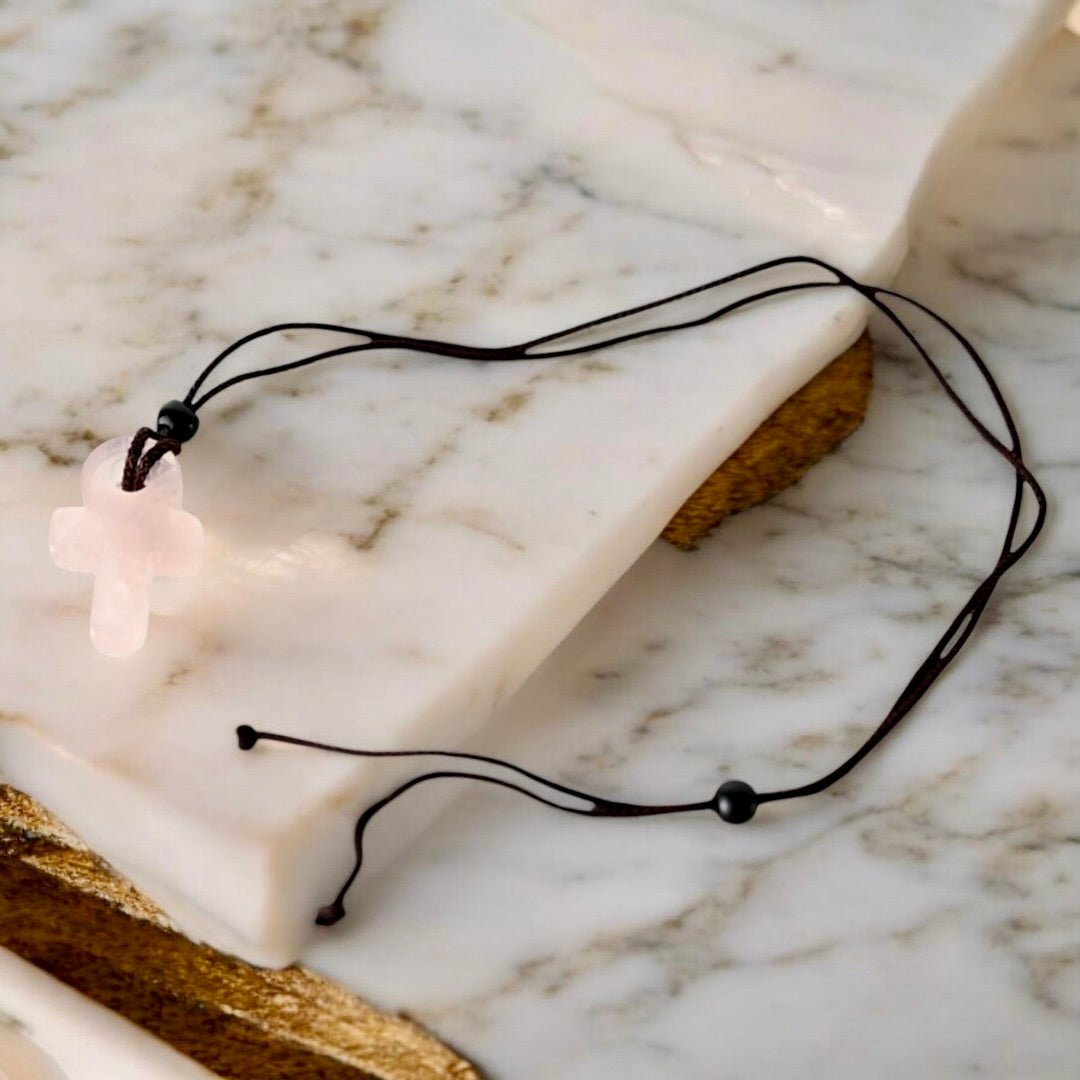 Schwarze Halskette mit Rosenquarz Anch - CrystalScents